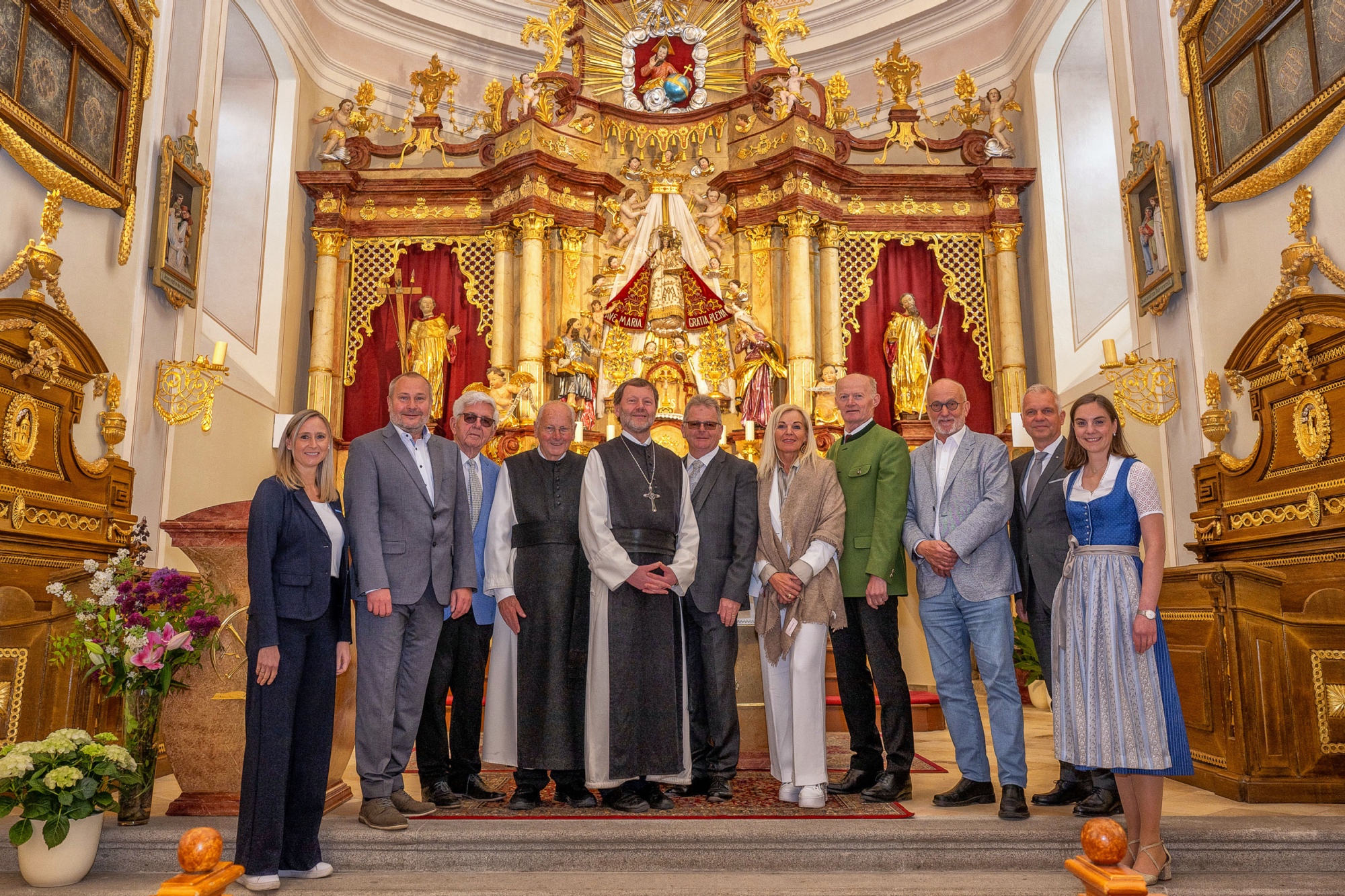 Ehrengäste bei der Wiedereröffnung der Bründlkirche